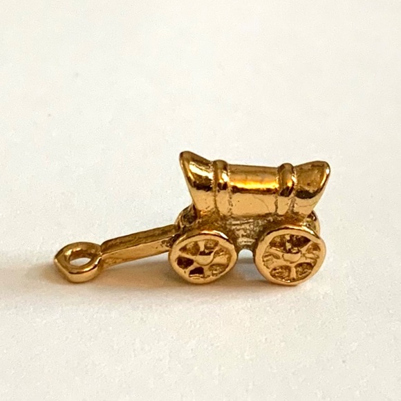 Covered Wagon Vintage Gold Toned Charm Pendent Frontier Old West Pioneer - Picture 3 of 8